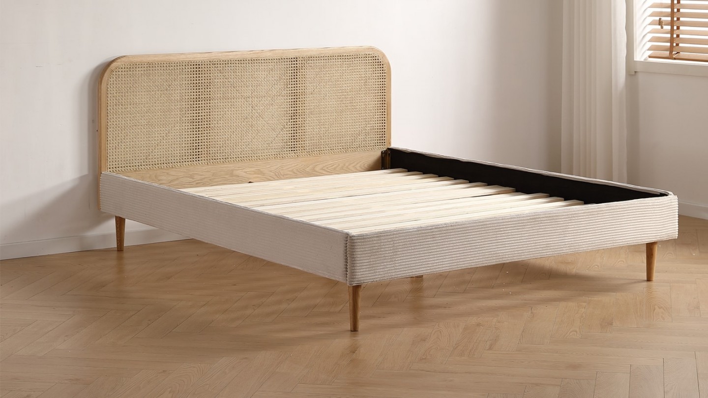 Lit adulte 140x190 cm en velours côtelé beige avec tête de lit en cannage - Dalia