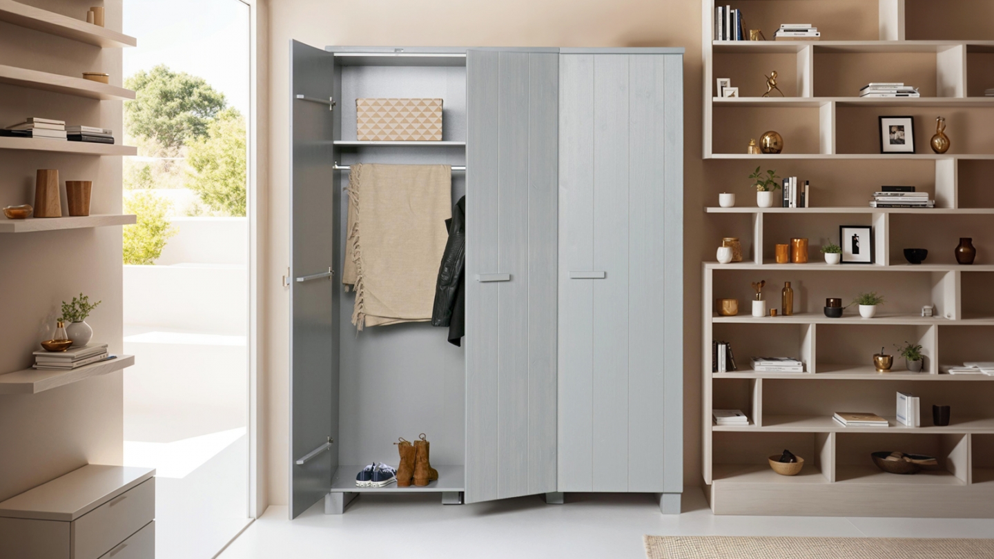 Armoire 3 portes en pin massif gris béton - Collection Dennis - Woood