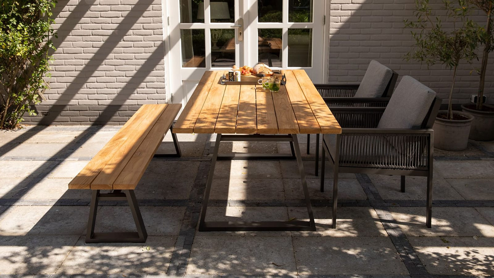 Ensemble table de jardin extensible en acacia blanchi 160/210 cm + 8 chaises  pliantes - Sydney - Homifab