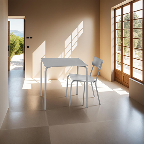 Table carrée en aluminium vert eucalyptus - Collection August - Serax